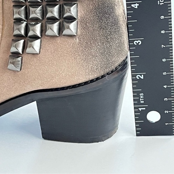 Matisse Womens Suede Ankle Boots Sz 6M Tan Zip Studded Booties Boho - Picture 10 of 11
